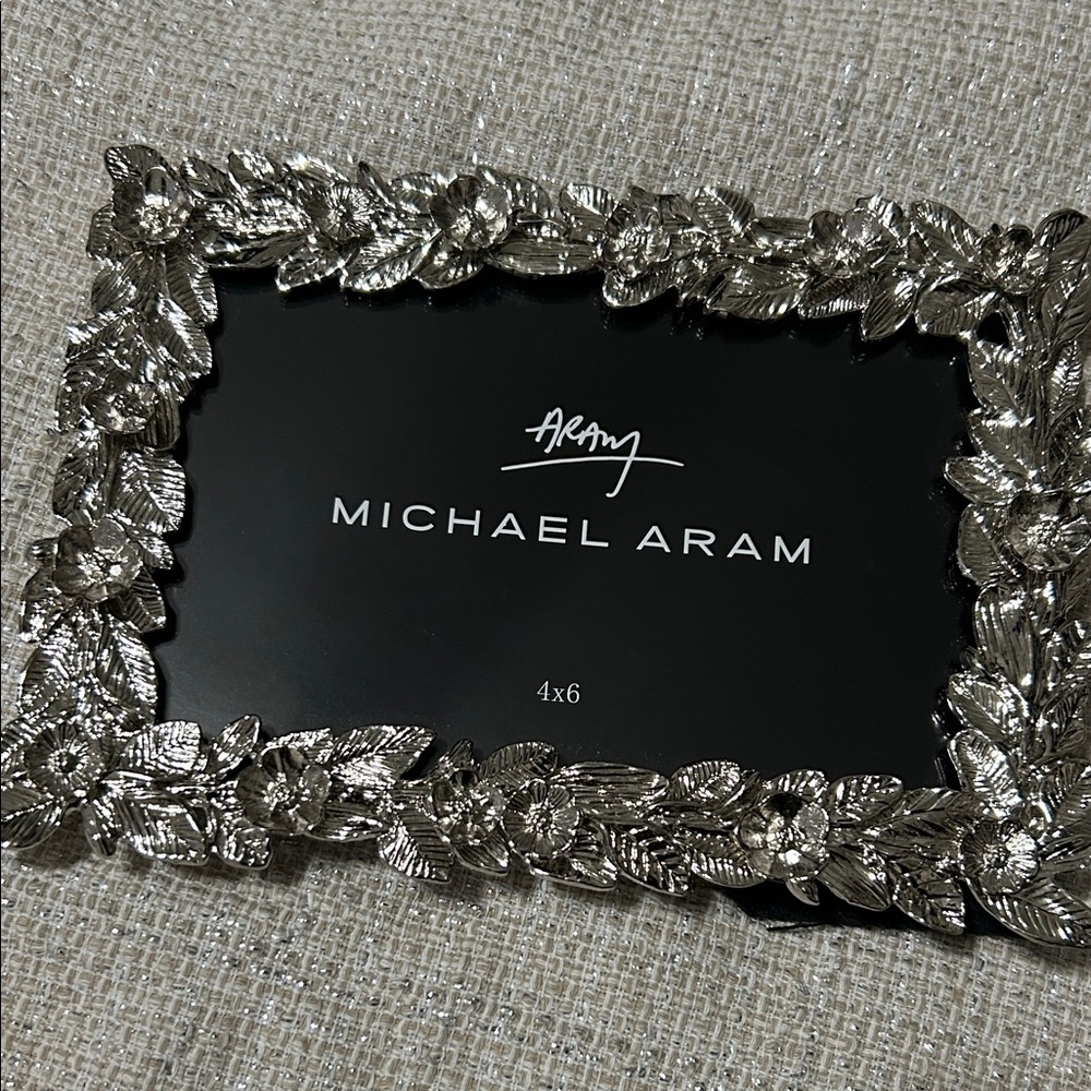 Arm Michael Aram  frame
